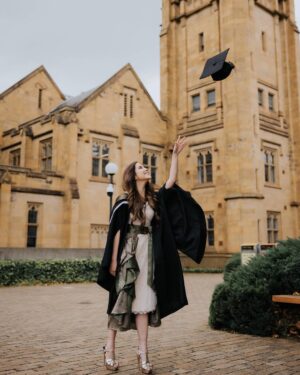 Agatha Chelsea Instagram - Officially graduated 🎓
Three years of morning lectures & long hours at the library went by in a flash. Little me wouldn’t have thought my deep fascination of the human brain would earn me a degree. I’m incredibly grateful for the time I spent walking down the halls and the laughter I shared with my friends. To everyone who’ve supported my education journey in any way, thank you. May I grow in the esteem of future generations, Postera Crescam Laude.