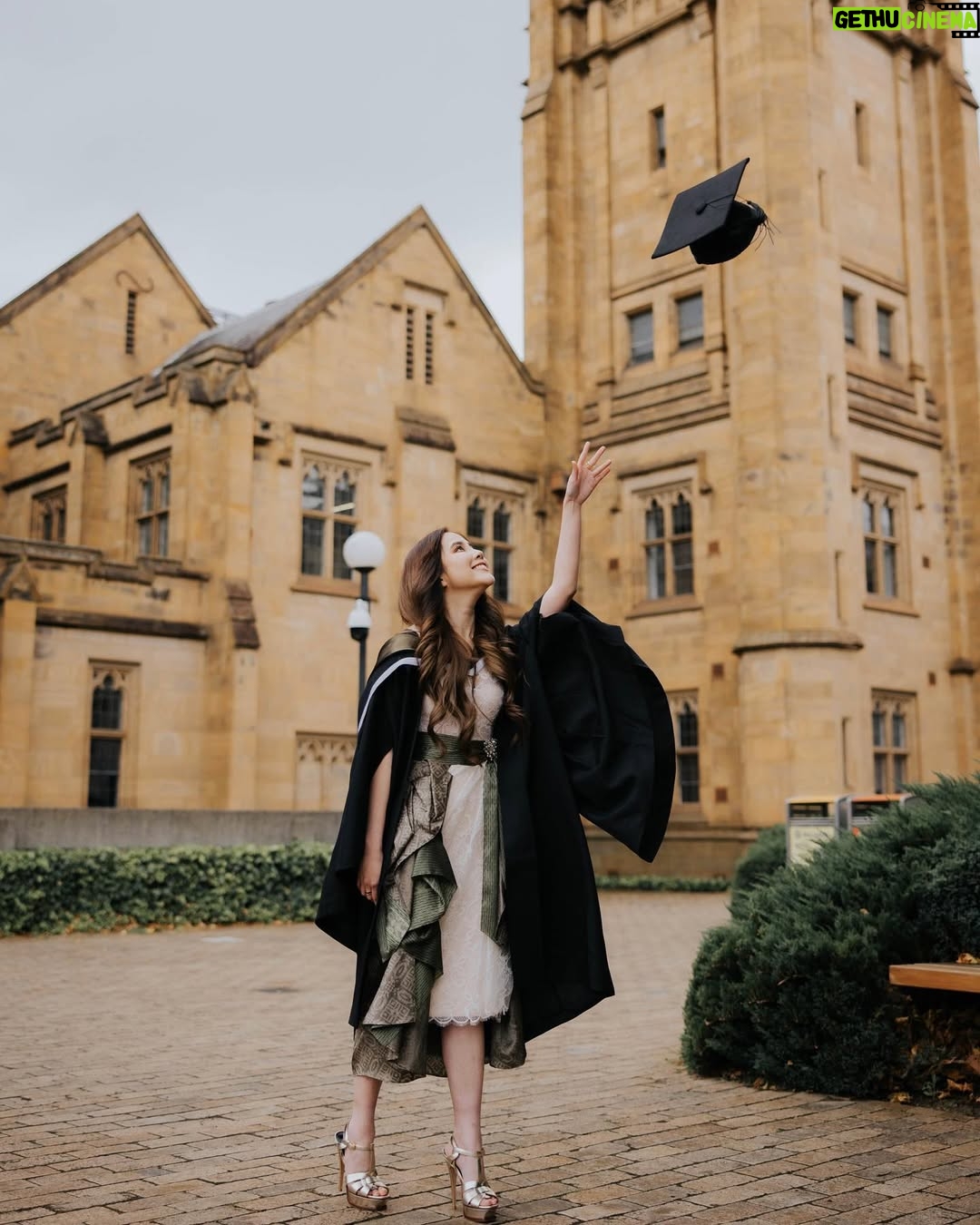 Agatha Chelsea - 303.4K Likes - Officially graduated 🎓 

Three years of morning lectures & long hours at the library went by in a flash. Little me wouldn’t have thought my deep fascination of the human brain would earn me a degree. I’m incredibly grateful for the time I spent walking down the halls and the laughter I shared with my friends. To everyone who’ve supported my education journey in any way, thank you. May I grow in the esteem of future generations, Postera Crescam Laude.