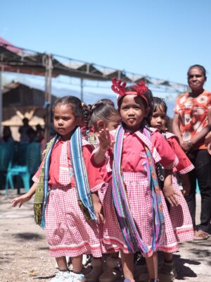 Agatha Chelsea Instagram - Sekolah pertama hasil kolaborasi @ronaldfoundation.id, @newronedu, dan @happyheartsindonesia
Langkah kecil, dampak besar. Kupang jadi awal, bukan akhir. Untuk pendidikan yang lebih merata 🚀📚🇮🇩