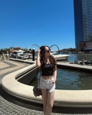 Agatha Chelsea Instagram - a short perth minute 🌞🕶️