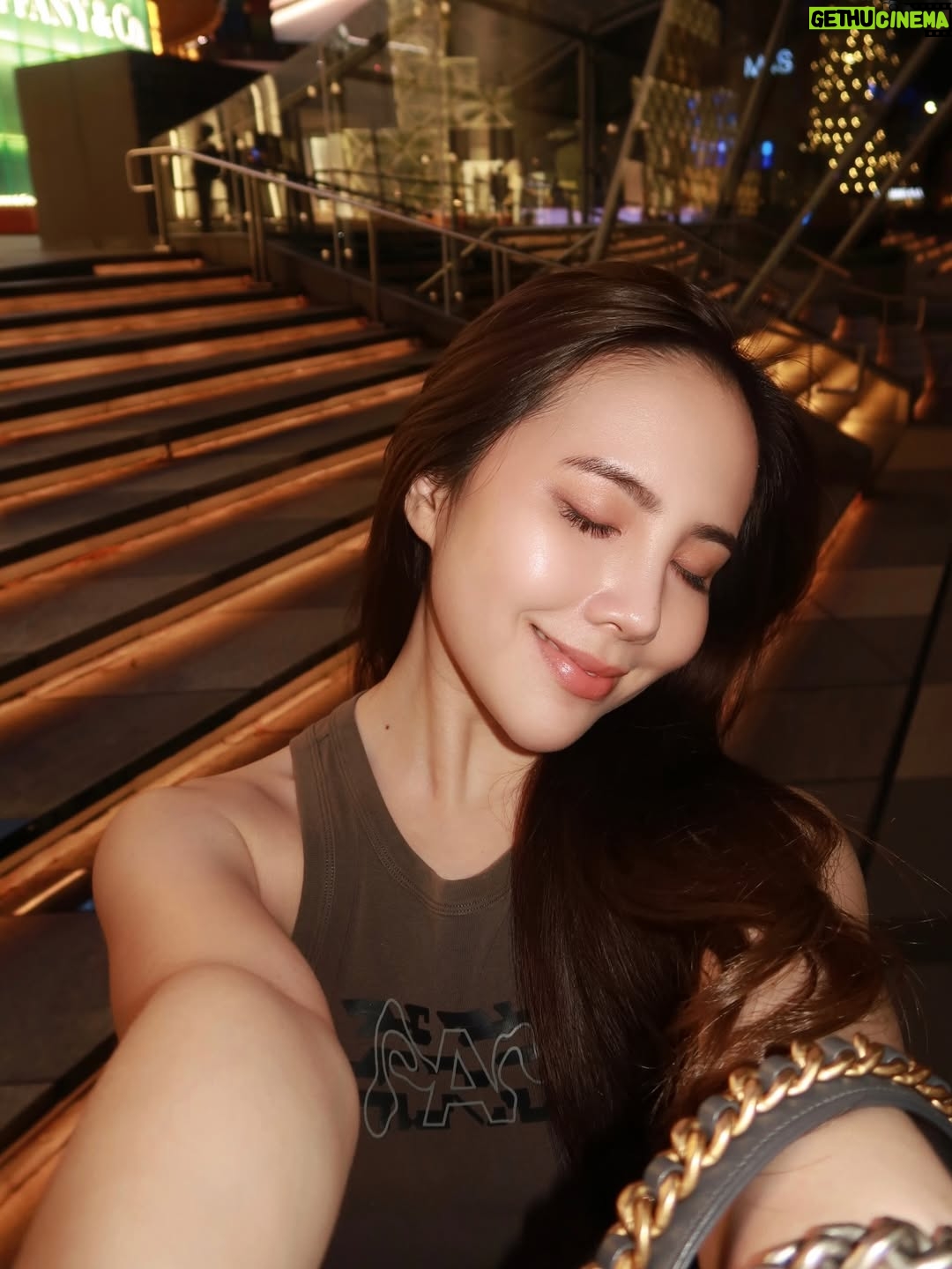 Agatha Chelsea - 142K Likes - 