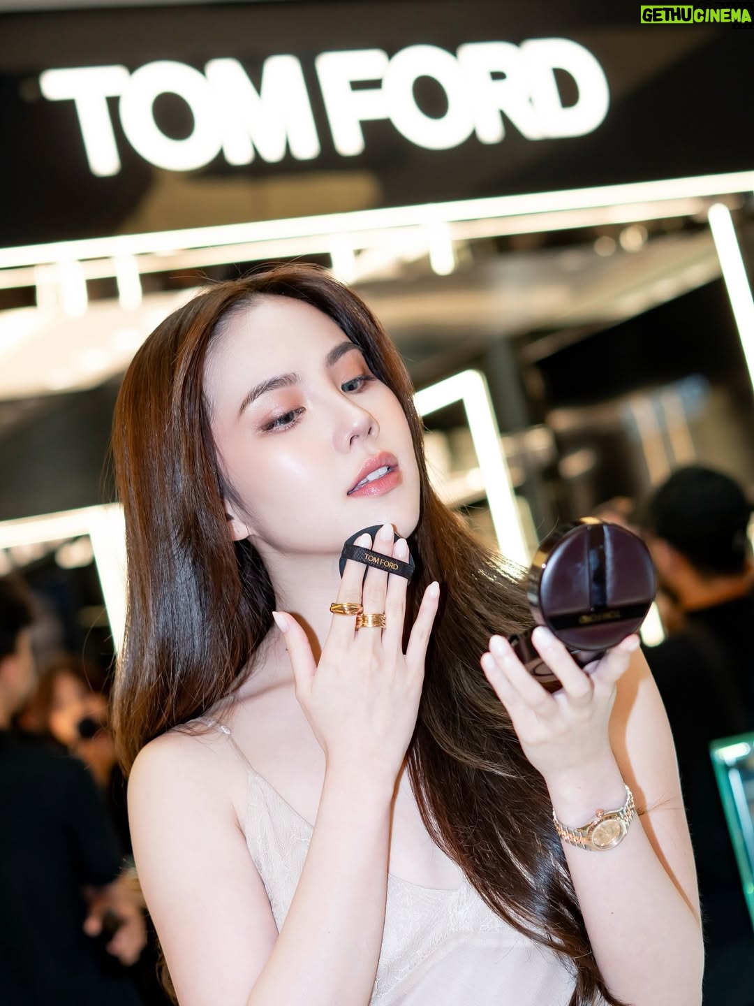 Agatha Chelsea - 196.1K Likes - A perfect choice to enhance your unique facial structure and amplify your individual beauty. @tomfordbeauty Architecture Soft Matte Blurring Cushion Foundation (Soft matte finish, medium to full coverage, 24h wear, all day oil control) is here!

Now available at PIM 1 🫶🏻

#TomFordBeautyID #TFArchitecture