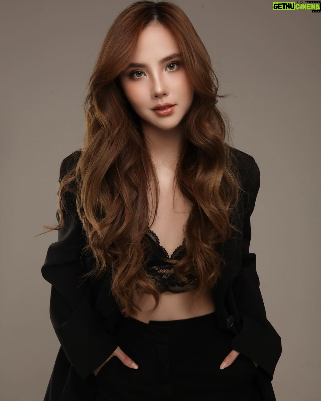 Agatha Chelsea - 114K Likes - new profile picture unlocked