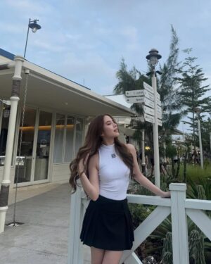 Agatha Chelsea Instagram - working on myself, for myself, by myself ;)