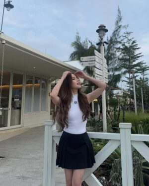 Agatha Chelsea Instagram - working on myself, for myself, by myself ;)