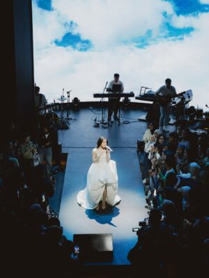 Agatha Chelsea Instagram - still soaking in all the love from my Nyaman intimate showcase 🌗 thank you to everyone who came, sang along, and made the night unforgettable. big love to my @chelseaddictofficial 🤍