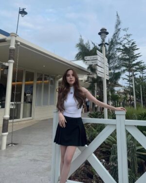 Agatha Chelsea Instagram - working on myself, for myself, by myself ;)
