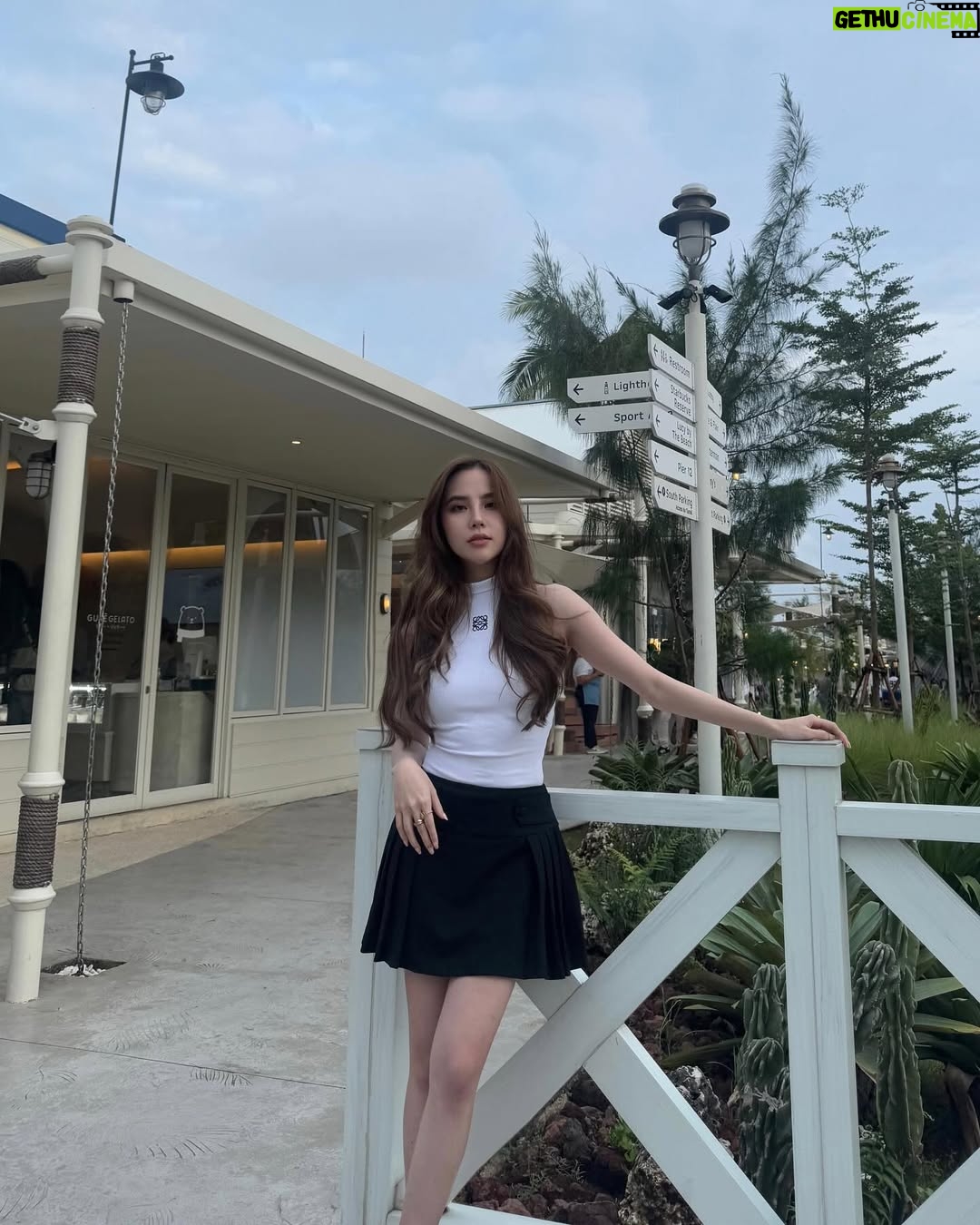 Agatha Chelsea - 121.4K Likes - working on myself, for myself, by myself ;)