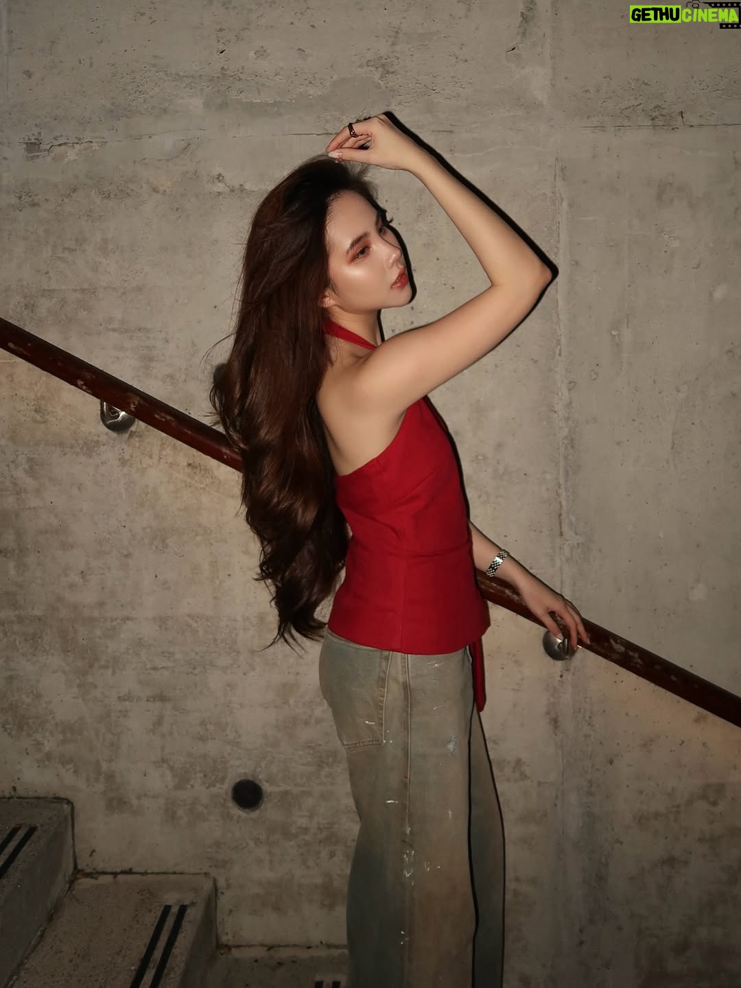 Agatha Chelsea - 116.7K Likes - i think everybody can guess what my fave color is at this point