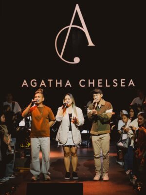 Agatha Chelsea Instagram - still soaking in all the love from my Nyaman intimate showcase 🌗 thank you to everyone who came, sang along, and made the night unforgettable. big love to my @chelseaddictofficial 🤍