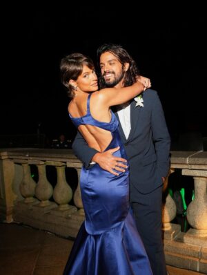 Agatha Moreira Instagram - epic night ❤️🔥
💍 casando @gilancellotti e @gabrieldavid #GGwedding
vestido @reinaldolourenco
acessórios @shop.gaem
styling @julianoezuel
beleza @walterlobato_