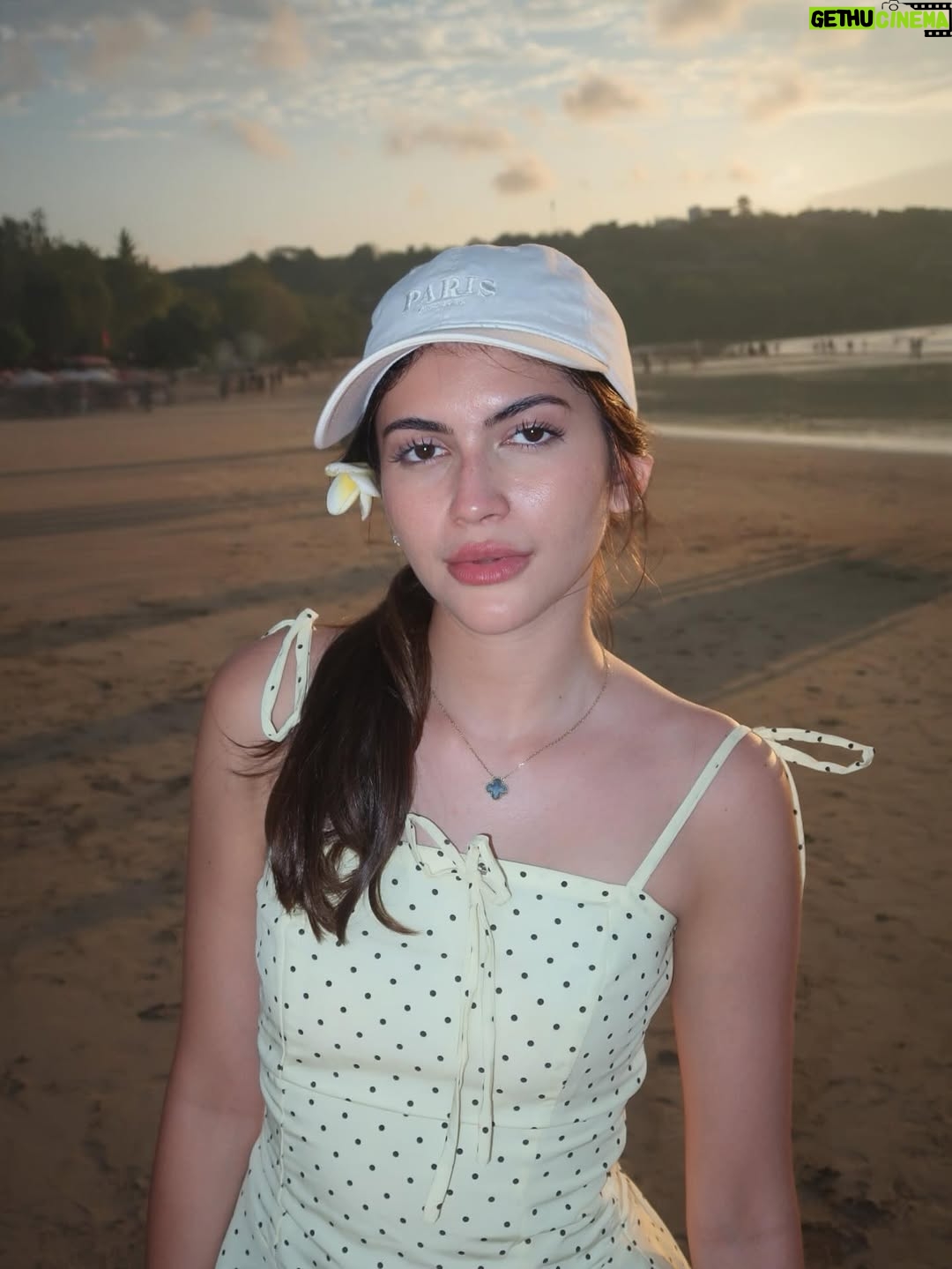 Agatha Valerie - 3 Likes - 🌙🌼🐠🍯