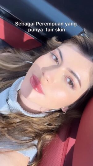 Agatha Valerie Instagram - Pov : you just found the perfect solution for unven skintone 🥰🩵