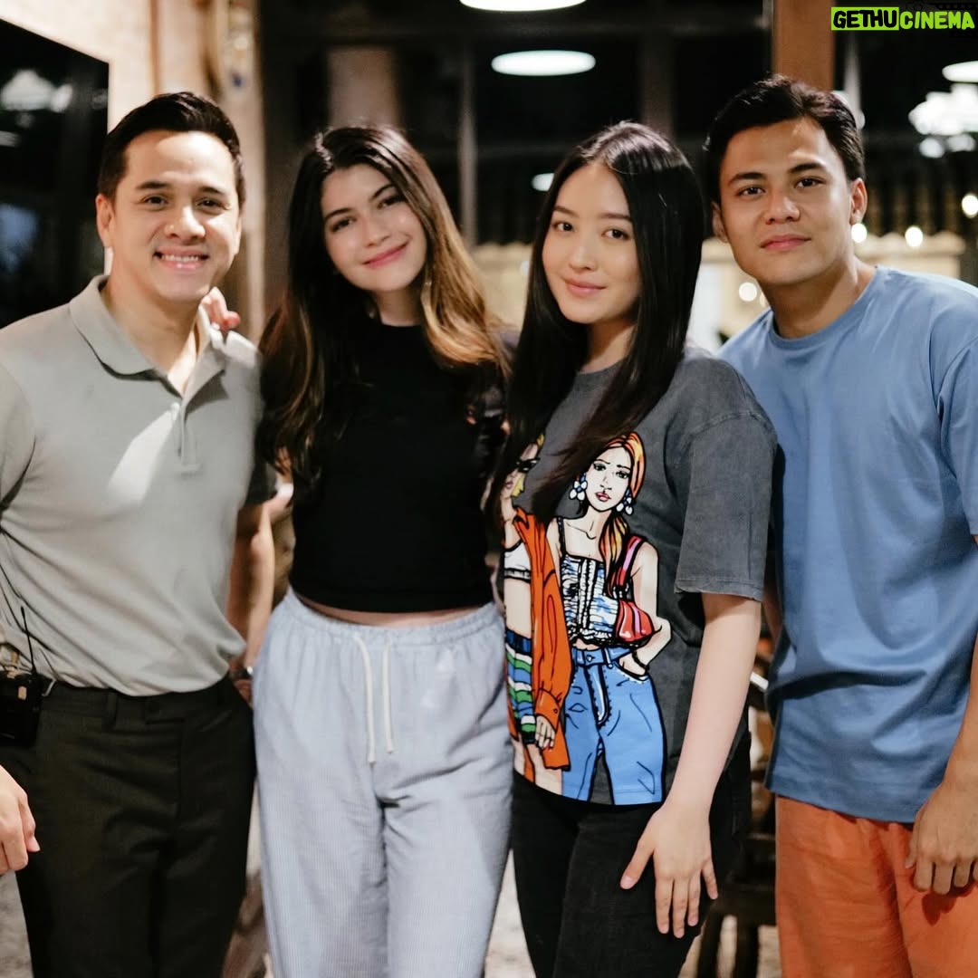 Agatha Valerie - 29.5K Likes - Family ❤️

Mau bilang makasi untuk semua doa yg kalian semua kasi buat kita, thank you for always supporting us❤️