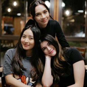 Agatha Valerie Instagram - Family ❤️
Mau bilang makasi untuk semua doa yg kalian semua kasi buat kita, thank you for always supporting us❤️