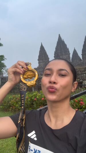 Aghniny Haque Instagram - Serba-serbi lari 5K di Jogja Marathon 2025 bareng @adidasindonesia 🙆🏻‍♀️🤍
