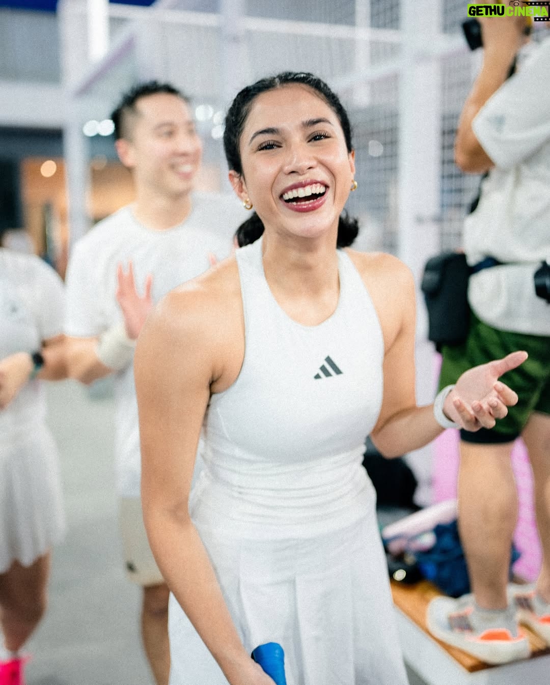 Aghniny Haque - 14.3K Likes - Ada sesuatu tentang padel yang bikin aku betah. Mungkin karena setiap pukulan ngajarin aku untuk hadir penuh. Untuk fokus. Untuk bergerak, bukan diam. 🙆🏻‍♀️🤍

Semua yang aku butuhin di court, dari @adidasindonesia 

📸 : @xrifaldi