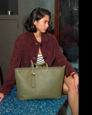 Aghniny Haque Instagram - @furla 💚