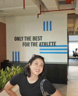 Aghniny Haque Instagram - Tiga tahun, dan masih terus lari bareng.
Hari ini resmi tanda tangan lagi untuk tahun ke-3 bareng @adidasindonesia
Dari lapangan ke layar, adidas selalu ada di langkah-langkah aku.
Let’s keep moving. Let’s keep growing. 🤍

#adidasIndonesia #AghniXadidas #yougotthis