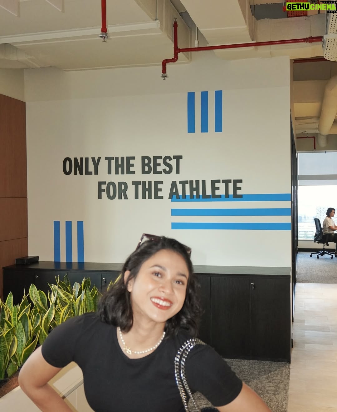 Aghniny Haque - 18.5K Likes - Tiga tahun, dan masih terus lari bareng.
Hari ini resmi tanda tangan lagi untuk tahun ke-3 bareng @adidasindonesia
Dari lapangan ke layar, adidas selalu ada di langkah-langkah aku.
Let’s keep moving. Let’s keep growing. 🤍

#adidasIndonesia #AghniXadidas #yougotthis