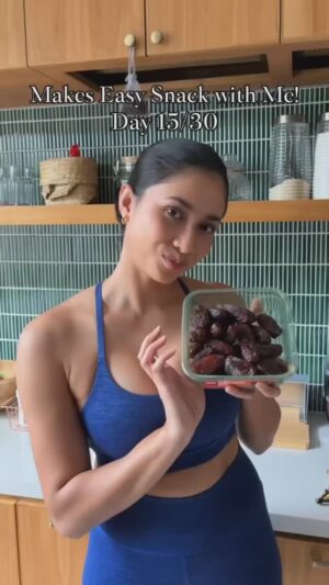 Aghniny Haque Instagram - Chocolate Date | Part 15

Bisa dicoba di rumah ibuk-ibuk🫰🏼🌹

Ingredients:

Dates
Dark chocolate 
Peanut butter 
Pistachio