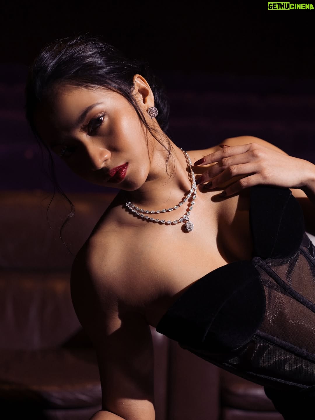 Aghniny Haque - 20.4K Likes - Wrapped in glam, grounded in story @filmselepastahlil 

Kemarin malam bukan cuma tentang karpet merah, tapi tentang langkah panjang di baliknya.
Selepas Tahlil tayang perdana tanggal 10 Juli 2025 dan aku ada di dalamnya, sepenuh hati ✨🤍

Styled by @imeldaimew @untungadaaji 
Make up by @ryanogilvy 
Wearing by @jacob_wil @franknco_id 
Hairdo by @iwanetaufik_hair 

📸 : Cipret @nugrahaananda 🫶🏻