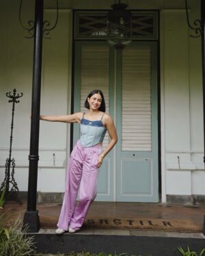 Aghniny Haque Instagram - Wishing for a year filled with love, joy, and happiness in 2025!! 🎊🥹🙆🏻‍♀️🤍⭐️🌻✨
Happy New Year!! 

📸 : @trirtn