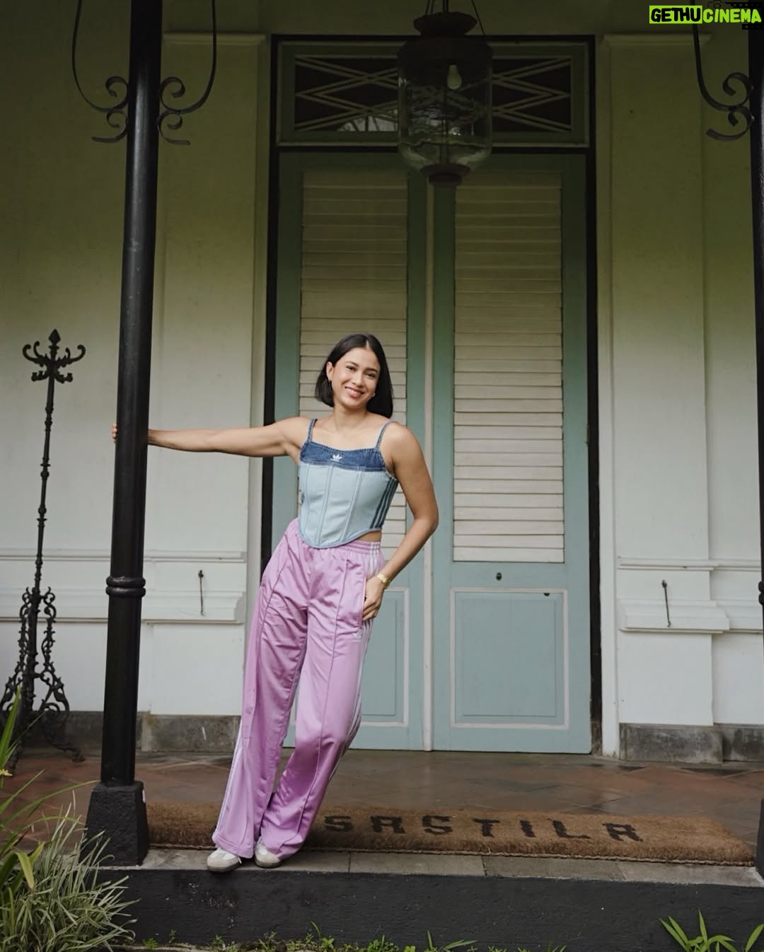 Aghniny Haque - 41.5K Likes - Wishing for a year filled with love, joy, and happiness in 2025!! 🎊🥹🙆🏻‍♀️🤍⭐️🌻✨
Happy New Year!! 

📸 : @trirtn