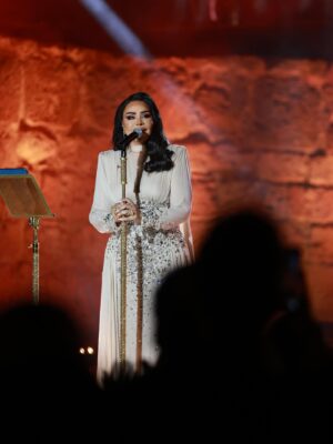 Ahlam Instagram - يا أحلى توانسة ❤️🇹🇳
عشت معاكم حلم… ليلة من الليالي اللي تعيش في القلب وما تتنساش أبدًا ✨
غمرتوني بمحبتكم، بضحكتكم، بدموعكم، وبالتصفيق اللي حسّيتو حضن كبير يلمّني 🌹
على ركح قرطاج حسّيت روحي نغنّي معاكم موش ليكم برك… كأنو قلوبنا الكلها صارت صوت واحد 🎶❤️
شكراً يا تونس، شكراً يا شعب الفن والجمال… محبتكم تاج فوق راسي وفرحتي بيكم ما عندهاش حدود 🙏💫
نحبكم برشا… ودومًا أنتم في قلبي ❤️
#أحلام #مهرجان_قرطاج #ليلة_العمر