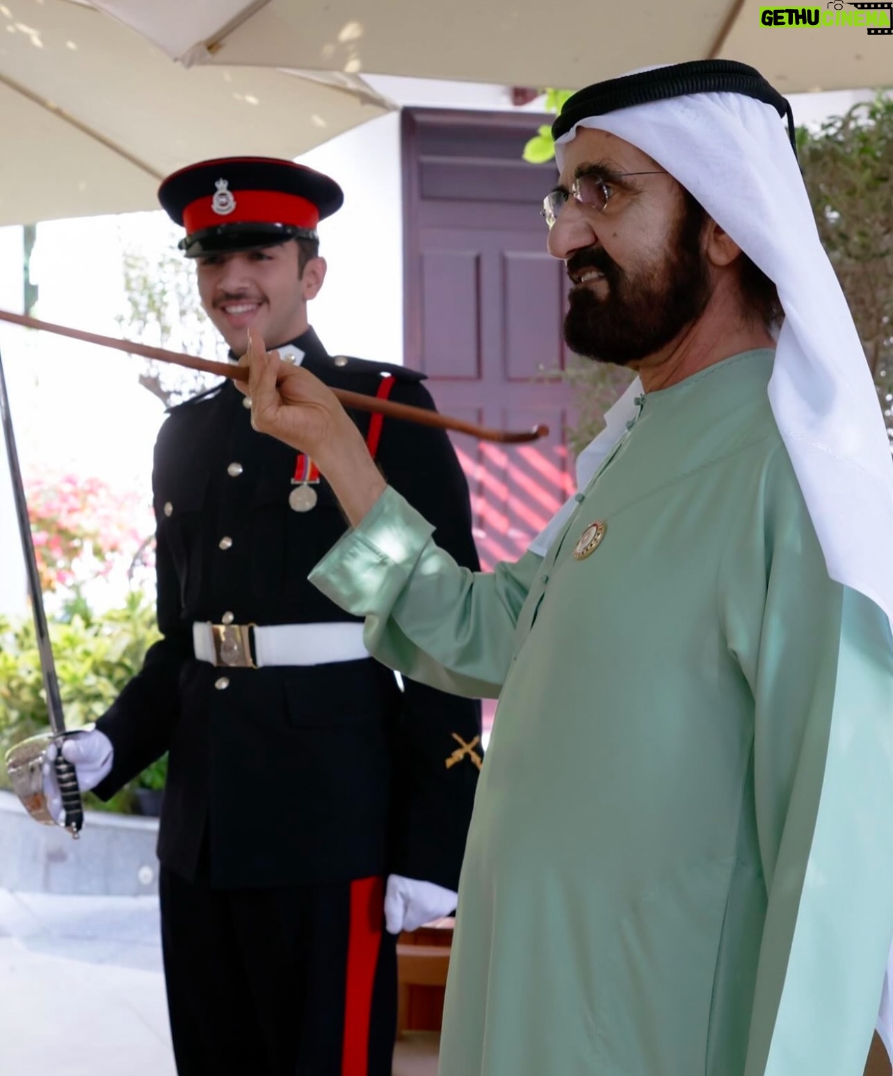 Ahlam - 17.9K Likes - ‏فخورين بتخرج الشيخ محمد بن راشد بن محمد بن راشد آل مكتوم، 
من “أكاديمية ساندهيرست الملكية العسكرية” في المملكة المتحدة … وحصوله على سيف الشرف لفئة الطلاب الدوليين وتحقيقه للمركز الأول ضمن الطلاب الدوليين في الدراسات العسكرية الأكاديمية والتطبيقية، ليصبح بذلك أول خريج إماراتي يحصل على هذين التقديرين معاً

‏وخلال حفل التخريج التقيت بالمنتسبين الإماراتيين في هذه الأكاديمية العريقة … نفخر بشباب الوطن الذين يرفعون الراس ويشرفون بلادهم وأهلهم .. مبروك يا وطن 🇦🇪♥️