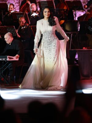 Ahlam Instagram - يا أحلى توانسة ❤️🇹🇳
عشت معاكم حلم… ليلة من الليالي اللي تعيش في القلب وما تتنساش أبدًا ✨
غمرتوني بمحبتكم، بضحكتكم، بدموعكم، وبالتصفيق اللي حسّيتو حضن كبير يلمّني 🌹
على ركح قرطاج حسّيت روحي نغنّي معاكم موش ليكم برك… كأنو قلوبنا الكلها صارت صوت واحد 🎶❤️
شكراً يا تونس، شكراً يا شعب الفن والجمال… محبتكم تاج فوق راسي وفرحتي بيكم ما عندهاش حدود 🙏💫
نحبكم برشا… ودومًا أنتم في قلبي ❤️
#أحلام #مهرجان_قرطاج #ليلة_العمر