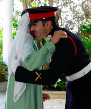 Ahlam Instagram - فخورين بتخرج الشيخ محمد بن راشد بن محمد بن راشد آل مكتوم،
من “أكاديمية ساندهيرست الملكية العسكرية” في المملكة المتحدة … وحصوله على سيف الشرف لفئة الطلاب الدوليين وتحقيقه للمركز الأول ضمن الطلاب الدوليين في الدراسات العسكرية الأكاديمية والتطبيقية، ليصبح بذلك أول خريج إماراتي يحصل على هذين التقديرين معاً
وخلال حفل التخريج التقيت بالمنتسبين الإماراتيين في هذه الأكاديمية العريقة … نفخر بشباب الوطن الذين يرفعون الراس ويشرفون بلادهم وأهلهم .. مبروك يا وطن 🇦🇪♥️