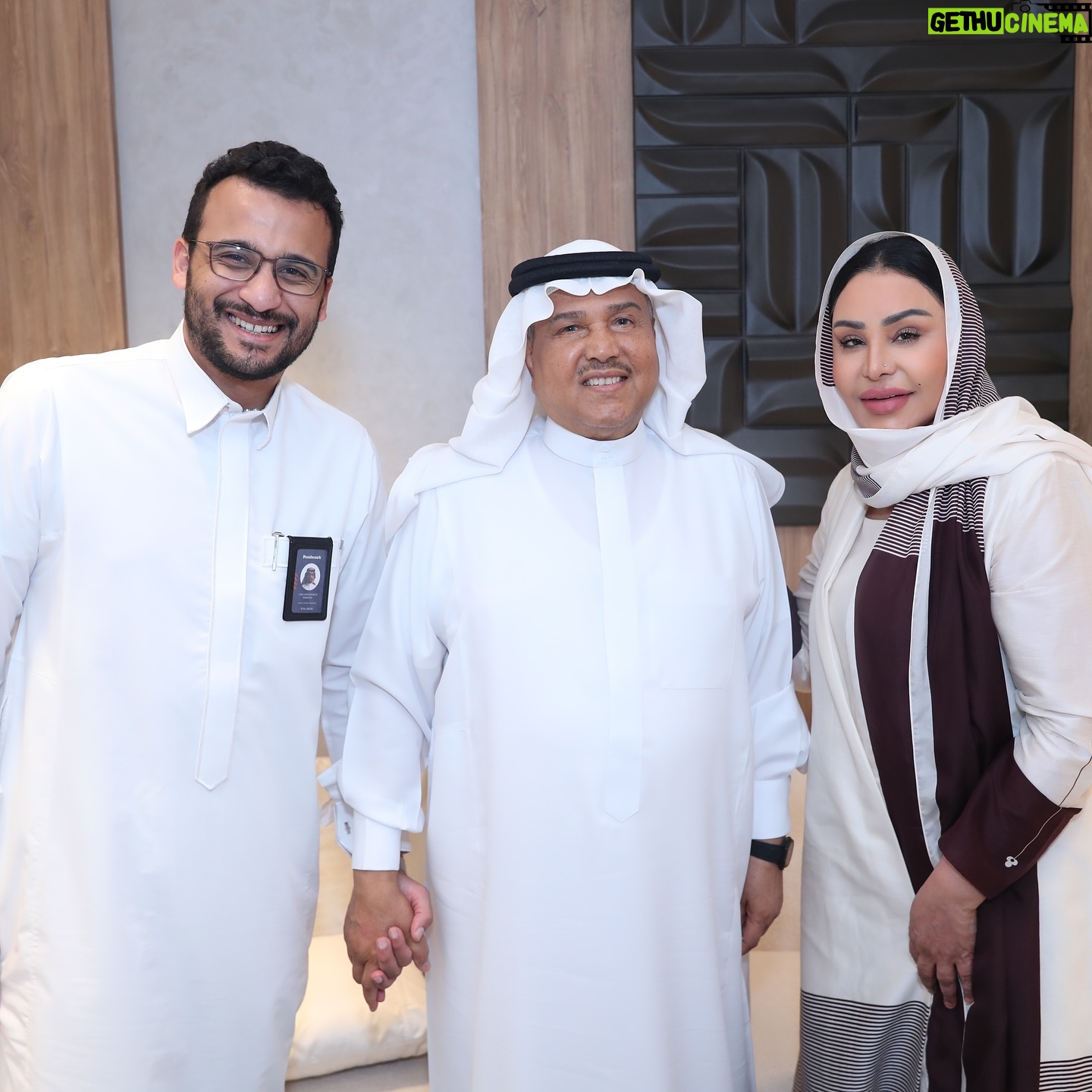 Ahlam - 28K Likes - التقيت ب استاذي الكبير فنان العرب محمد عبده أثناء بروفات #ليلة_دايم_السيف ، الله يطول بعمرك يا بونوره ويخليك لنا

@benchmarkksa 
@mohammedzaki.h 
@ali_u101