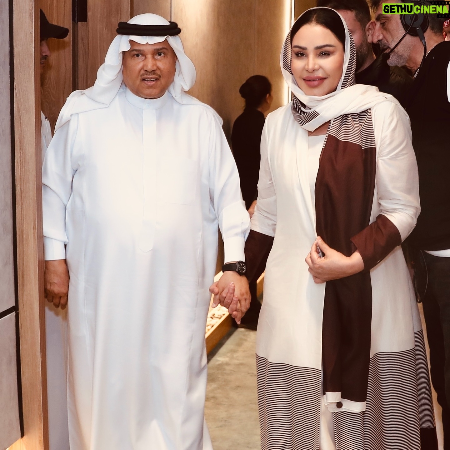 Ahlam - 28K Likes - التقيت ب استاذي الكبير فنان العرب محمد عبده أثناء بروفات #ليلة_دايم_السيف ، الله يطول بعمرك يا بونوره ويخليك لنا

@benchmarkksa 
@mohammedzaki.h 
@ali_u101