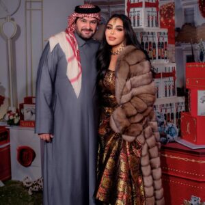 Ahlam Instagram - الى الغالية الحبيبة العزيزه ام فاهد قطعنا من العمر 25 سنه جميلة وكل عام يزداد حبك حب وترابط اقوى اسأل الله العلي القدير ان يتمم علينا بالكمال والصحه والنجاح ويحفظ لنا عيالنا واقربائنا وحبايبنا ومن يعز علينا وكل عام وانتي اجمل وانجح إنسانه بهذا الكون @ahlamalshamsi