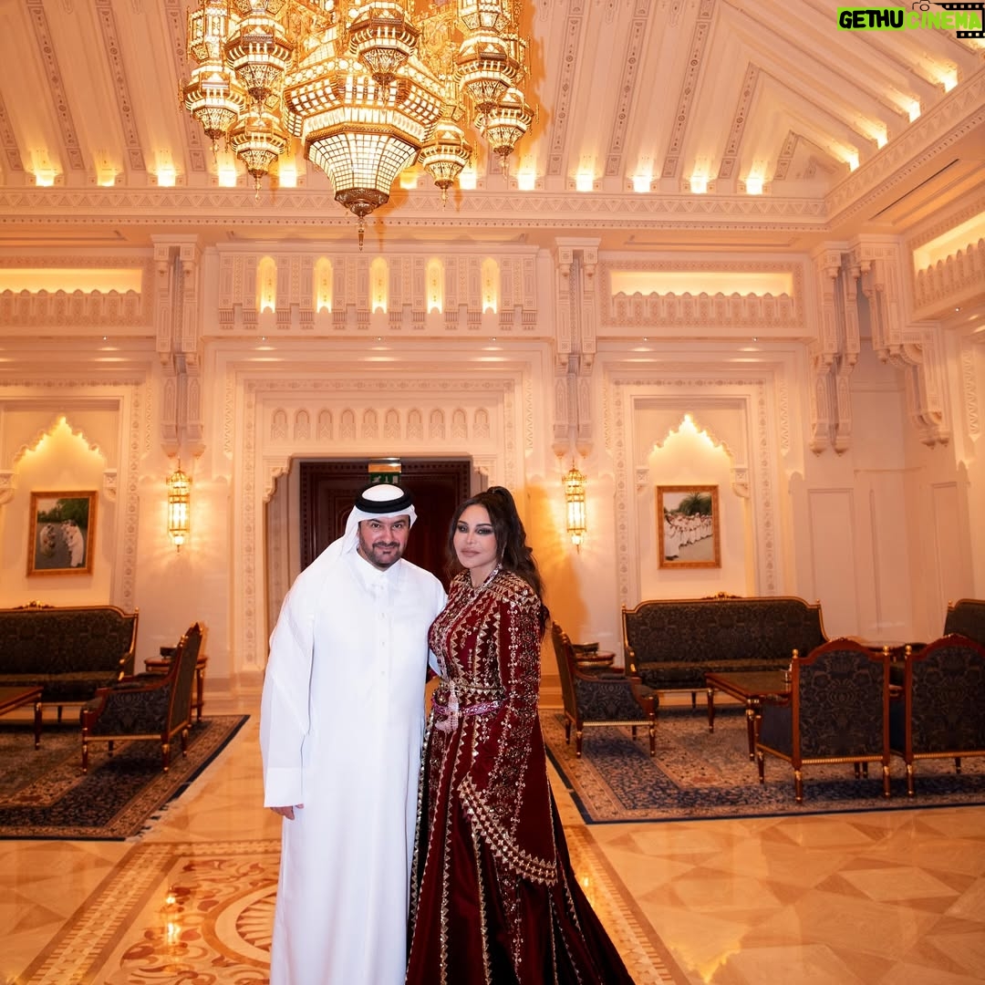 Ahlam - 25.6K Likes - تشرفت بالسلام على صاحب السمو السيد كامل بن فهد آل سعيد مساعد الأمين العام لمكتب نائب رئيس الوزراء لشؤون مجلس الوزراء وعضو مجلس إدارة دار الأوبرا السلطانية مسقط ، رئيس مجلس إدارة مجموعة إذكاء 
واتقدم بخالص الشكر والإمتنان لسموه الكريم لإهدائه لي درع التكريم  ولزوجته المصون ، كما اني تشرفت بالسلام على السيد خالد بن حمد بن حمود البوسعيدي رئيس مجلس إدارة "الشركة الوطنية للمياه المعدنية"، و رئيس مجلس ادارة مجموعة سابكو‏‏ ، وتشرفت بالسلام على عائلته الكريمة ، كل الشكر والتقدير للمايسترو هشام جبر ، الذي أشرف شخصيا بنفسه على كل مجريات وسير ترتيبات الحفل ، كل الشكر والتقدير للمايسترو أمير عبدالمجيد وعائلته الكريمة قائد فرقة الأوركسترا التي صاحبتي في الحفل