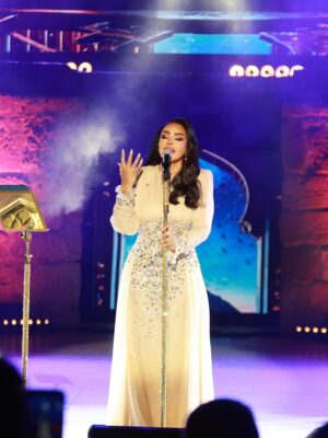 Ahlam Instagram - يا أحلى توانسة ❤️🇹🇳
عشت معاكم حلم… ليلة من الليالي اللي تعيش في القلب وما تتنساش أبدًا ✨
غمرتوني بمحبتكم، بضحكتكم، بدموعكم، وبالتصفيق اللي حسّيتو حضن كبير يلمّني 🌹
على ركح قرطاج حسّيت روحي نغنّي معاكم موش ليكم برك… كأنو قلوبنا الكلها صارت صوت واحد 🎶❤️
شكراً يا تونس، شكراً يا شعب الفن والجمال… محبتكم تاج فوق راسي وفرحتي بيكم ما عندهاش حدود 🙏💫
نحبكم برشا… ودومًا أنتم في قلبي ❤️
#أحلام #مهرجان_قرطاج #ليلة_العمر