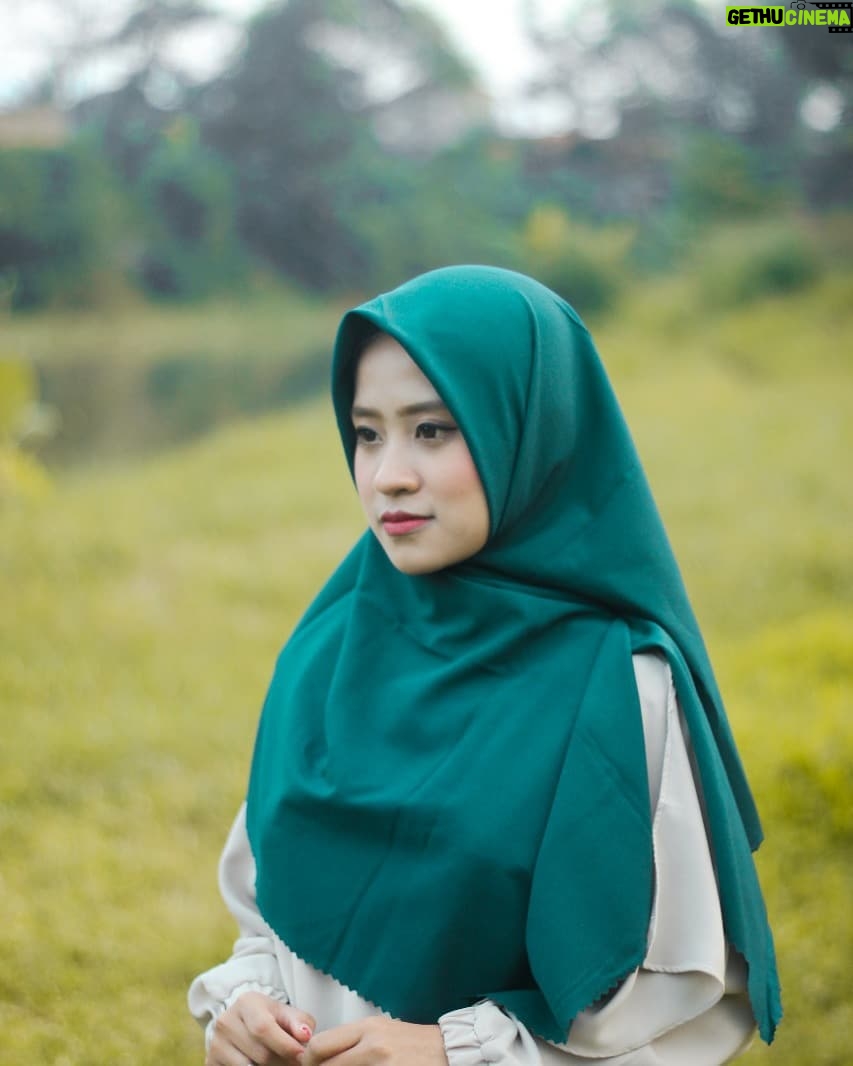 Ai Khodijah - 10.6K Likes - Lagi seneng pake hijab segiempat😂