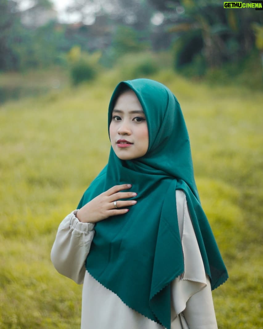Ai Khodijah - 10.6K Likes - Lagi seneng pake hijab segiempat😂