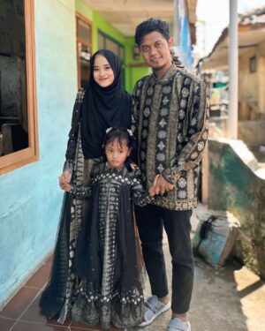Ai Khodijah Instagram - Minal aidin walfaidzin🙏🏼❤️