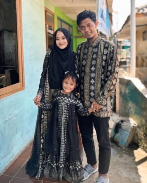 Ai Khodijah Instagram - Minal aidin walfaidzin🙏🏼❤️