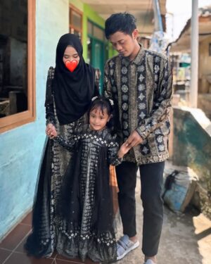 Ai Khodijah Instagram - Minal aidin walfaidzin🙏🏼❤️
