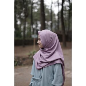 Ai Khodijah Instagram - Knapa sukak bngeut foto dari gigir sih ay?? Ya karna biar keliatan mancung atuuhhhh gk dempes amat🙈😂
.
.
.
Hijab & ciput rajut yg aku pake dari @chanin.store ❤