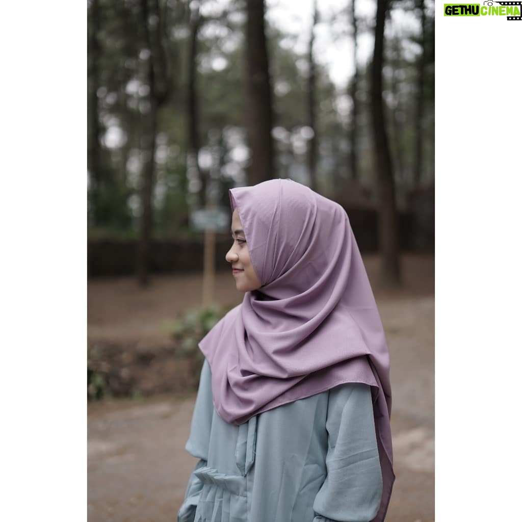 Ai Khodijah - 9.3K Likes - Knapa sukak bngeut foto dari gigir sih ay?? Ya karna biar keliatan mancung atuuhhhh gk dempes amat🙈😂
.
.
.
Hijab & ciput rajut yg aku pake dari @chanin.store ❤