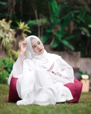 Ai Khodijah Instagram - Assalamu'alaikum temen2😍 semoga sehat selalu🤗
.
Lokasi shooting kemaren di @omojicaferesto
bagus pisan banyak tempat untuk foto2, dan menu menunya juga dijamin endolita❤️ terimakasih @omojicaferesto