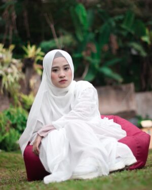 Ai Khodijah Instagram - Assalamu'alaikum temen2😍 semoga sehat selalu🤗
.
Lokasi shooting kemaren di @omojicaferesto
bagus pisan banyak tempat untuk foto2, dan menu menunya juga dijamin endolita❤️ terimakasih @omojicaferesto