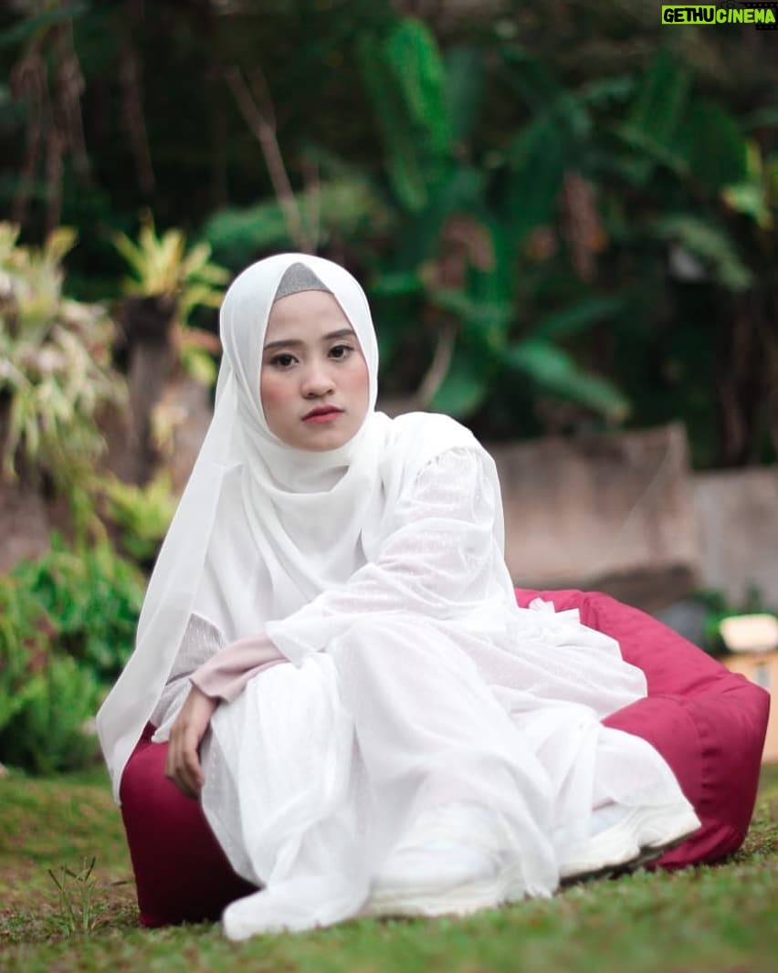 Ai Khodijah - 8.2K Likes - Assalamu'alaikum temen2😍 semoga sehat selalu🤗 
.
Lokasi shooting kemaren di @omojicaferesto
bagus pisan banyak tempat untuk foto2, dan menu menunya juga dijamin endolita❤️ terimakasih @omojicaferesto