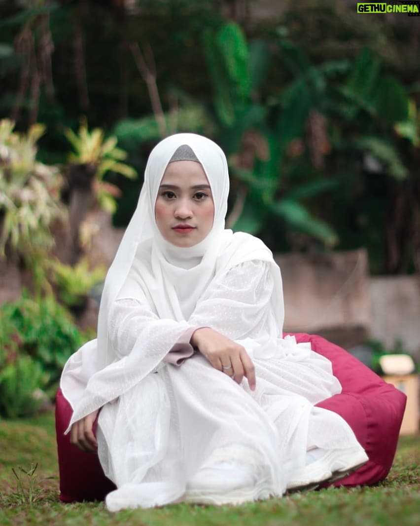 Ai Khodijah - 8.2K Likes - Assalamu'alaikum temen2😍 semoga sehat selalu🤗 
.
Lokasi shooting kemaren di @omojicaferesto
bagus pisan banyak tempat untuk foto2, dan menu menunya juga dijamin endolita❤️ terimakasih @omojicaferesto