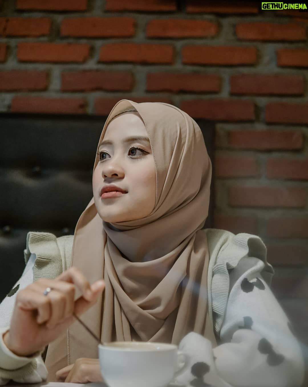 Ai Khodijah - 13.4K Likes - Selamat pagiiiii semuanyaaaa❤️
.
.
📸: @derideri_gunawan