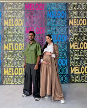 Ain Edruce Instagram - @meloditv3 studio baru gaisssss!!!! Studio baru, vibe baru.. muka host je sama😘
Alalalalalaaaa pengantin baru ni.. bagus @fikryibrahim ni.. baru kahwin pun keje.. minggu ni gaji aku kau amik 50% okay. 🤪🤪🤪🤪